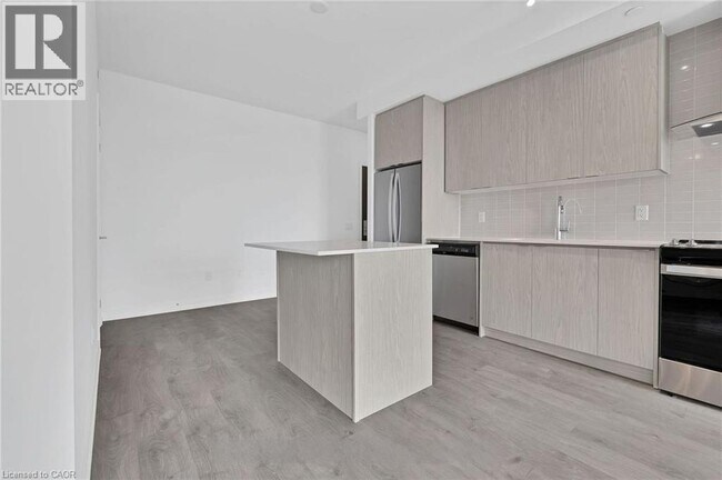 Photo du bâtiment - 55 Duke St W