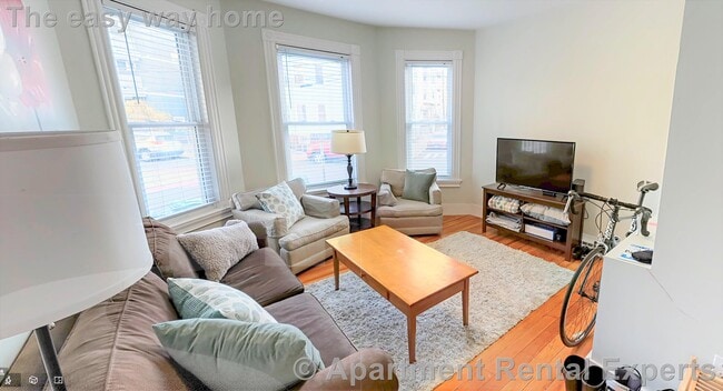 Building Photo - 103 Marion St