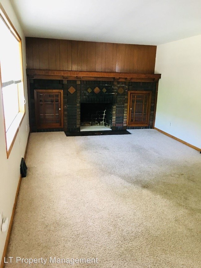 Building Photo - 4 br, 1 bath House - 710 South Oak Street