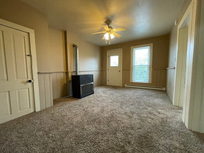 Living Room - 631 N Dewey St