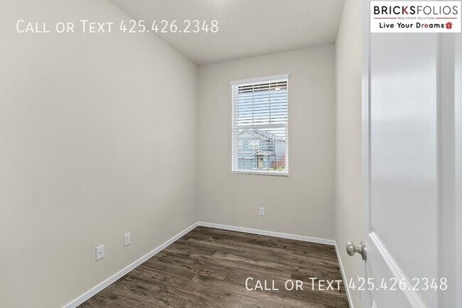 Building Photo - Move-in Ready Home For Rent in Port Orchar...