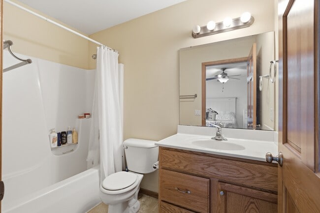 Bath 1 - 2948 Kentville Dr