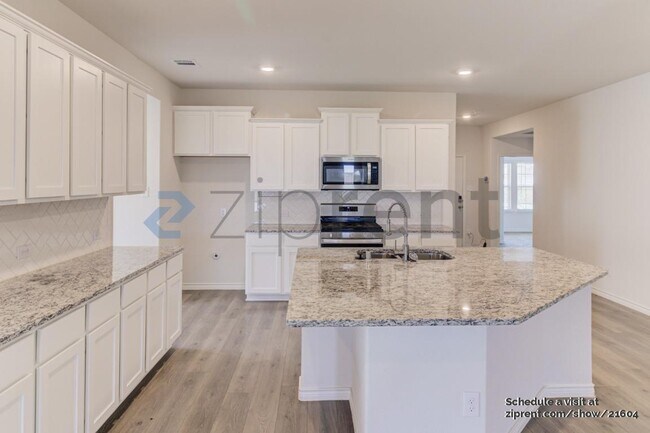 Building Photo - 430 Forestridge Dr