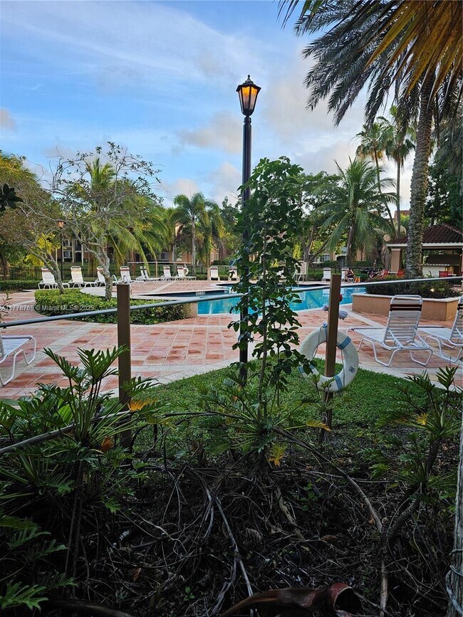 Foto del edificio - 4832 N State Rd 7