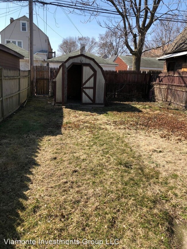 Building Photo - 4 br, 1.5 bath House - 13440 S Burley Ave.