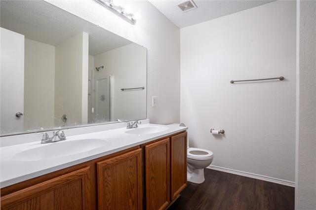 Building Photo - 4600 Waterford Dr