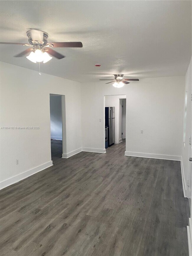 Foto del edificio - 490 NE 123rd St