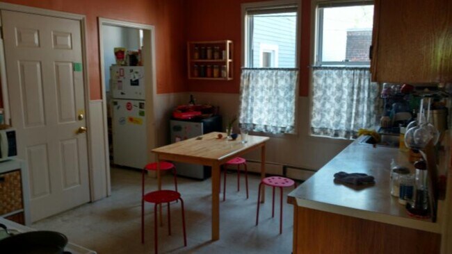 Building Photo - 270 Broadway