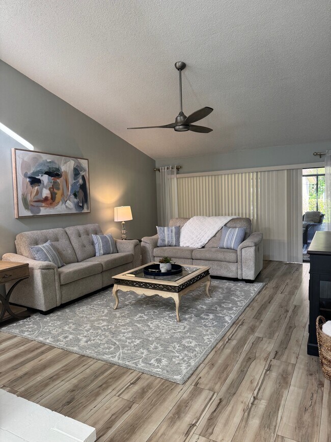 Den - 4635 La Jolla Dr