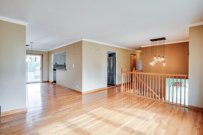 Building Photo - 24922 W Robin Ln