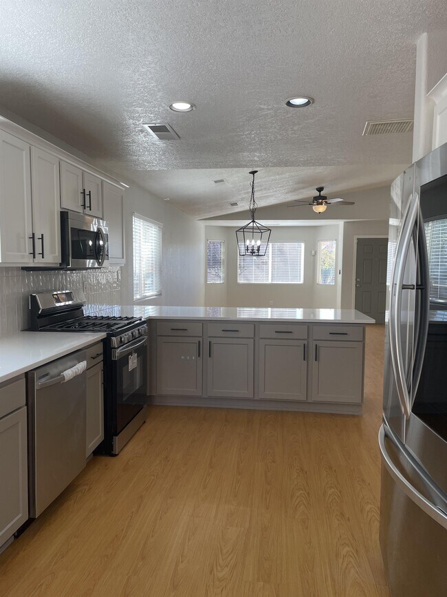 Building Photo - 7312 Villa Clavel NE