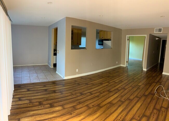 Family room - 4714 Park Granada