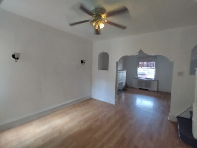 Building Photo - North Philadelphia 3 Bedroom Home