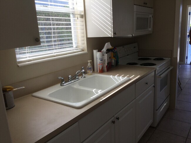 Foto del edificio - 528 92nd Ave N