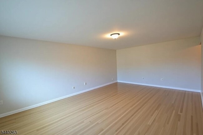 Building Photo - 605 Grove St