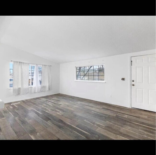 Foto del edificio - 332 Buckwheat Ct