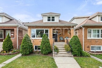Building Photo - 4230 N Oriole Ave