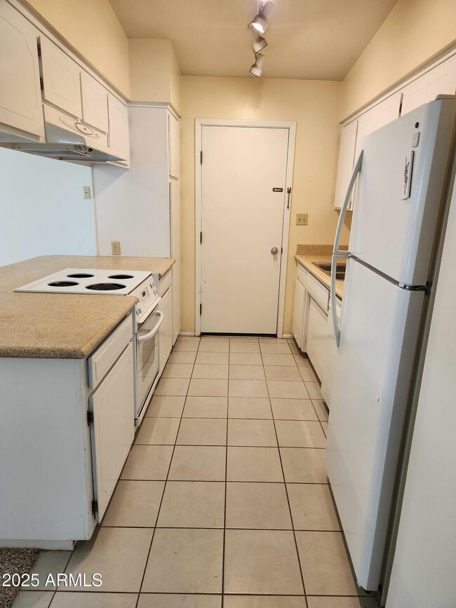 Building Photo - 1719 W Royal Palm Rd