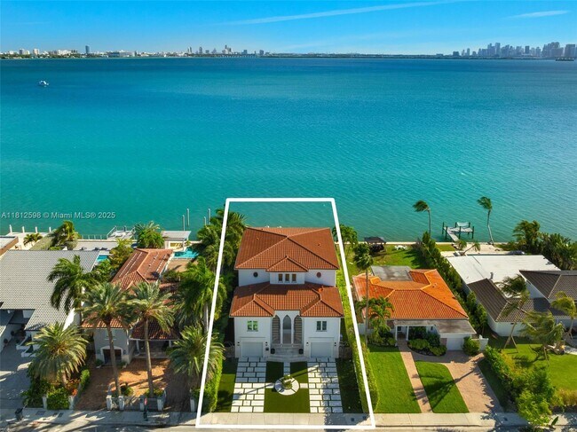 Building Photo - 1460 S Treasure Dr