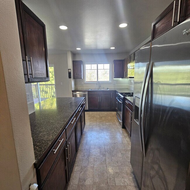 Foto del edificio - Beautiful Home with Mt. Rainier Views – Close to PSNS & Ferries