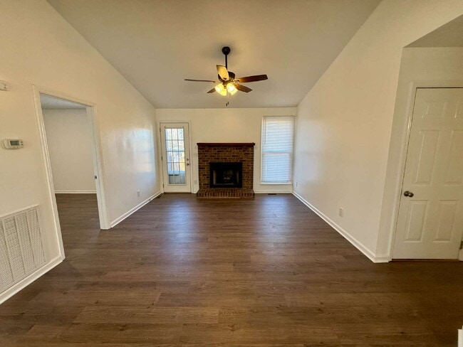 Foto del edificio - 3 Bedroom / 2 Bathroom Home in Springfield