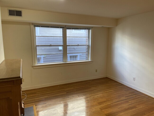Building Photo - 2298 17th St NW