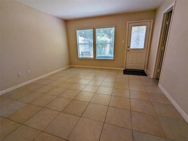 Foto del edificio - 830 E Heights Hollow Ln