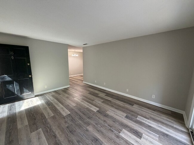 Building Photo - 850 Mallery St