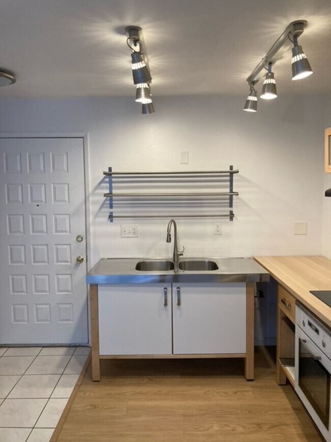 Foto del edificio - North Park 55+ Available Now!