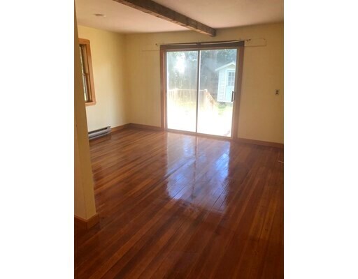 Building Photo - 28 Roxbury Dr