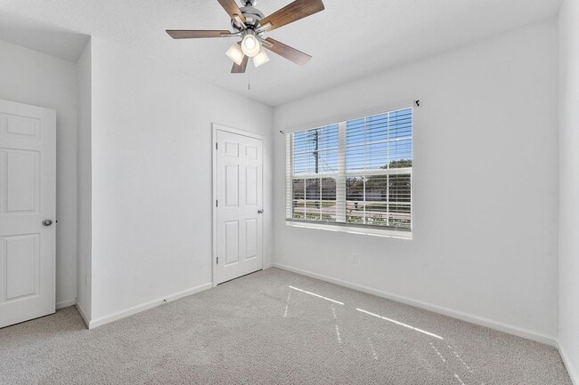 Foto del edificio - 357 SE Oakridge Dr