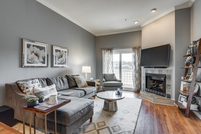 2 bed 2 bath w/pool LOCATION!! - 2 bed 2 bath w/pool LOCATION!! Apartment