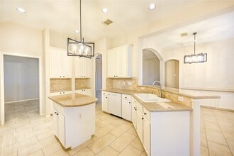 Building Photo - 1231 Parkhaven Ln