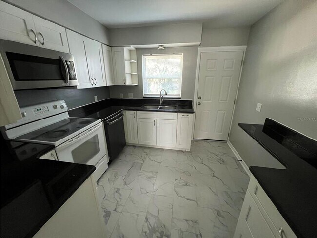 Foto del edificio - 6912 Mathers Ln