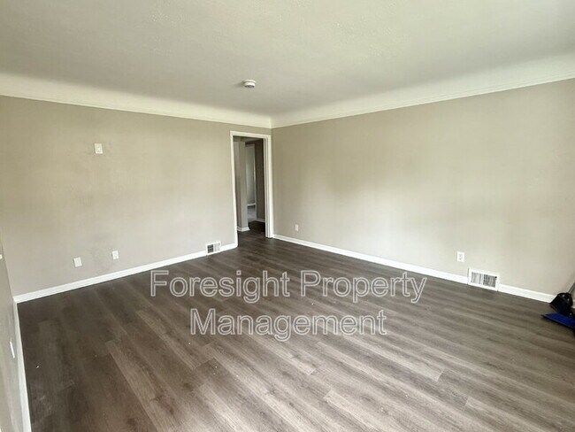 Foto del edificio - 654 E 240th St