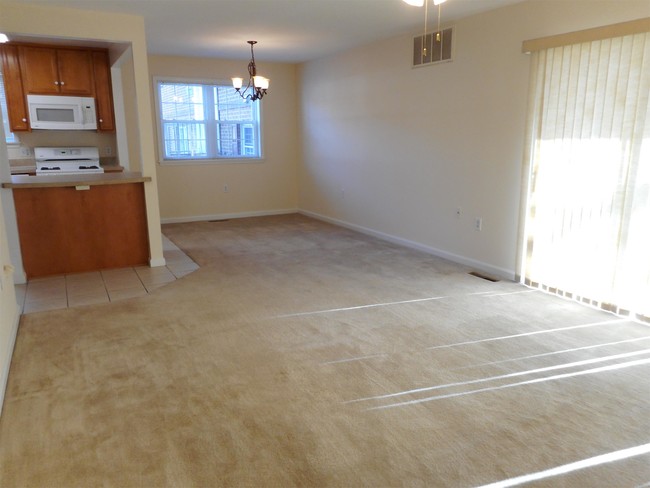 Building Photo - 1126 Chesapeake Dr