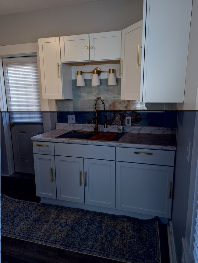 Building Photo - 8 Pleasant St