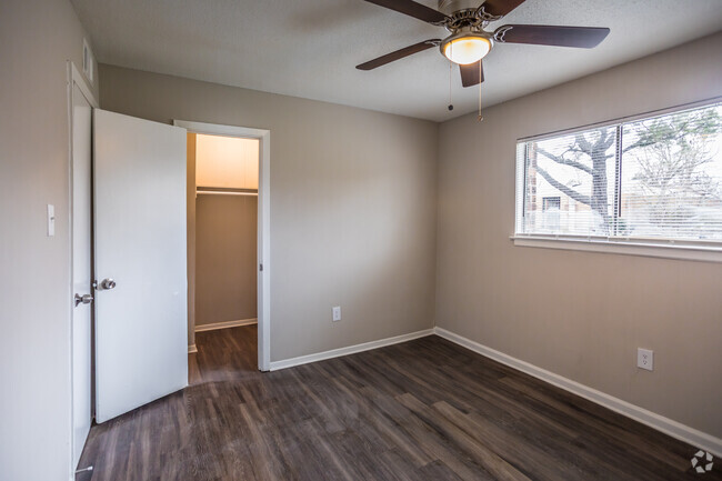 2 BR, 1 BA - 850 SF - The Willows - Newly Renovated