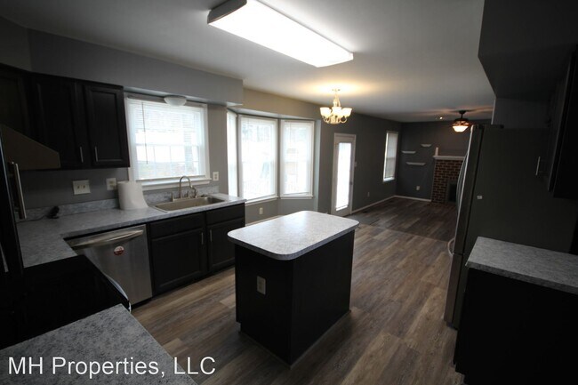 Building Photo - 4 br, 3.5 bath House - 6036 Monroe Ave