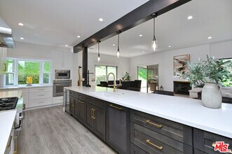 Building Photo - 16142 Bayberry Pl