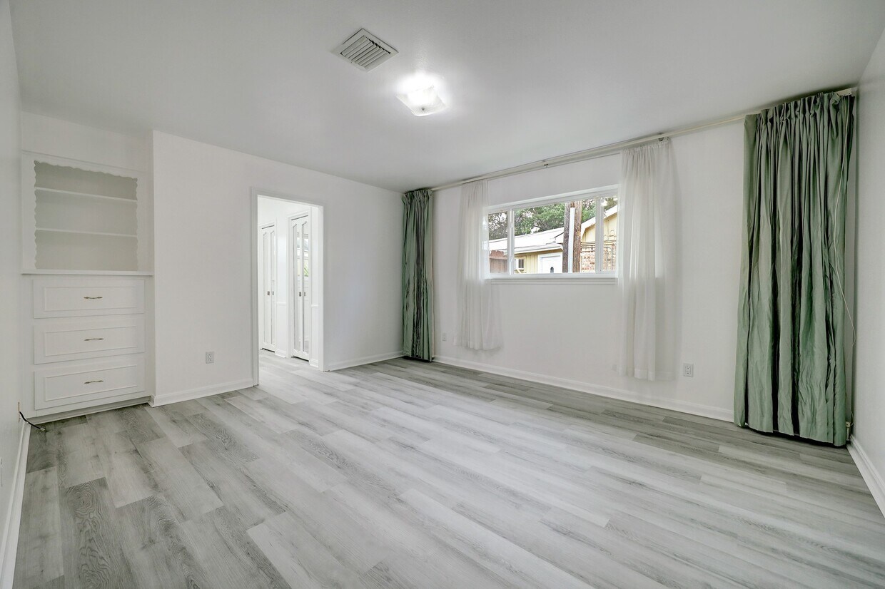 Building Photo - 9807 Braewick Dr