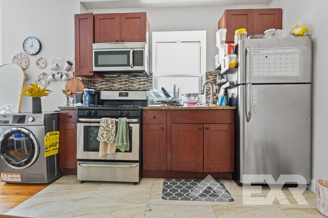 Foto del edificio - 305 Clarkson Ave