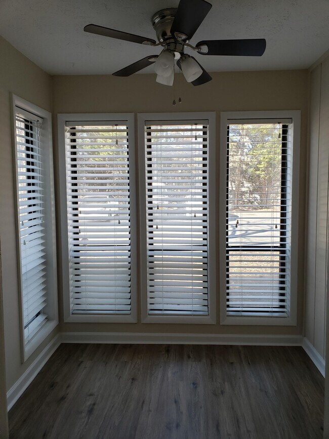 Foto del edificio - 1545 Terrell Mill Pl SE