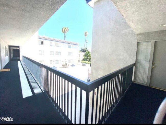 Building Photo - 497 S El Molino Ave