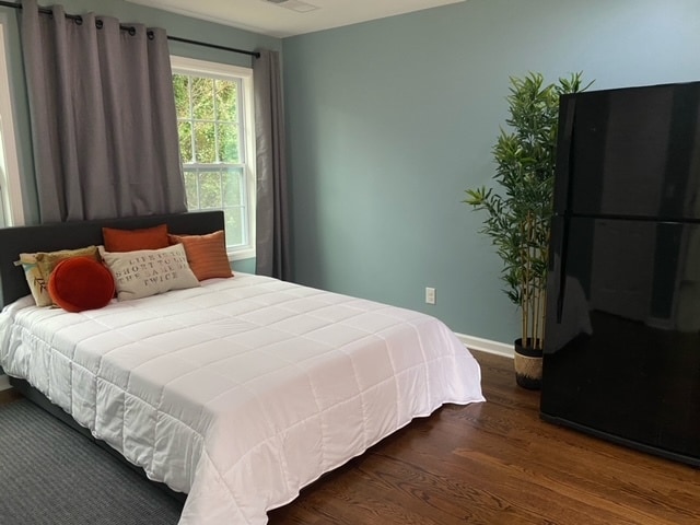 Queen Bed - 3076 Rollingwood Ln SE