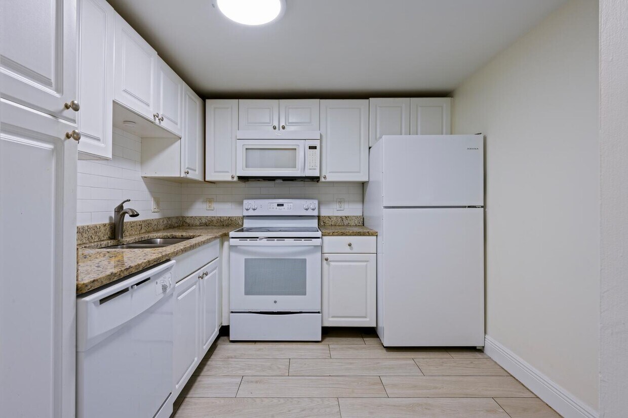 Primary Photo - 1505 Crescent Cir