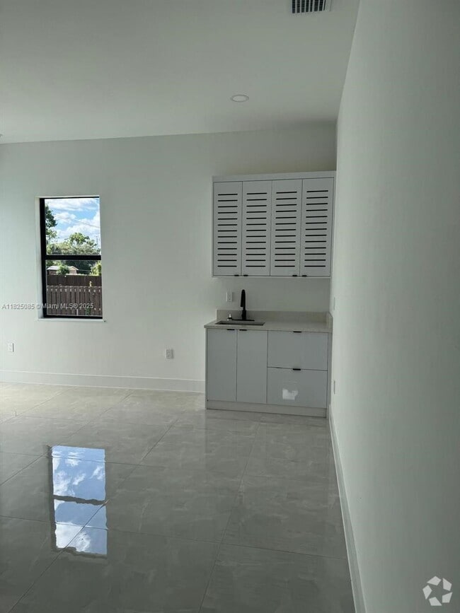 Building Photo - 2807 Leeland Heights Blvd