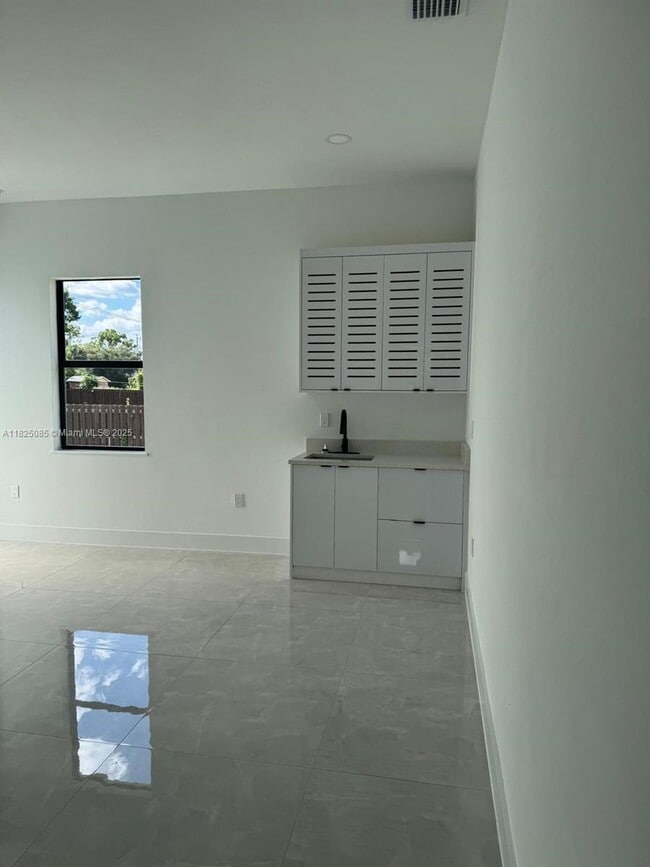 Building Photo - 2807 Leeland Heights Blvd