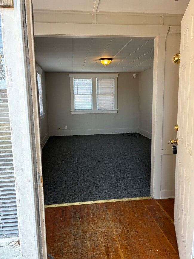 Building Photo - 1311 Hansen Ave