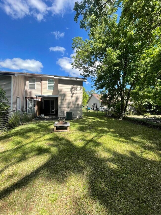 Foto del edificio - 702 Terrance Ct